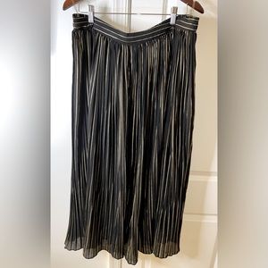 Ashley Stewart Black & Gold long pleated pull on skirt